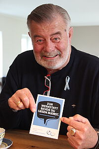 Harry Wijnvoord mit Blue Ribbon Postkarte